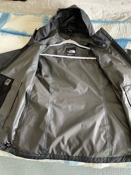 The North Face Gray Dot Print Hooded Rain Shell Jacket - Picture 12 of 17